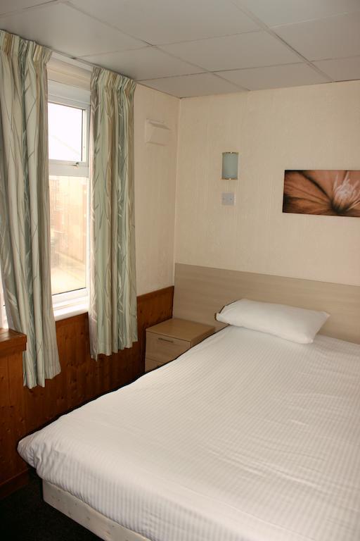 The Colwyn Hotel - Near Pleasure Beach Blackpool Exteriör bild
