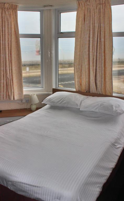 The Colwyn Hotel - Near Pleasure Beach Blackpool Exteriör bild