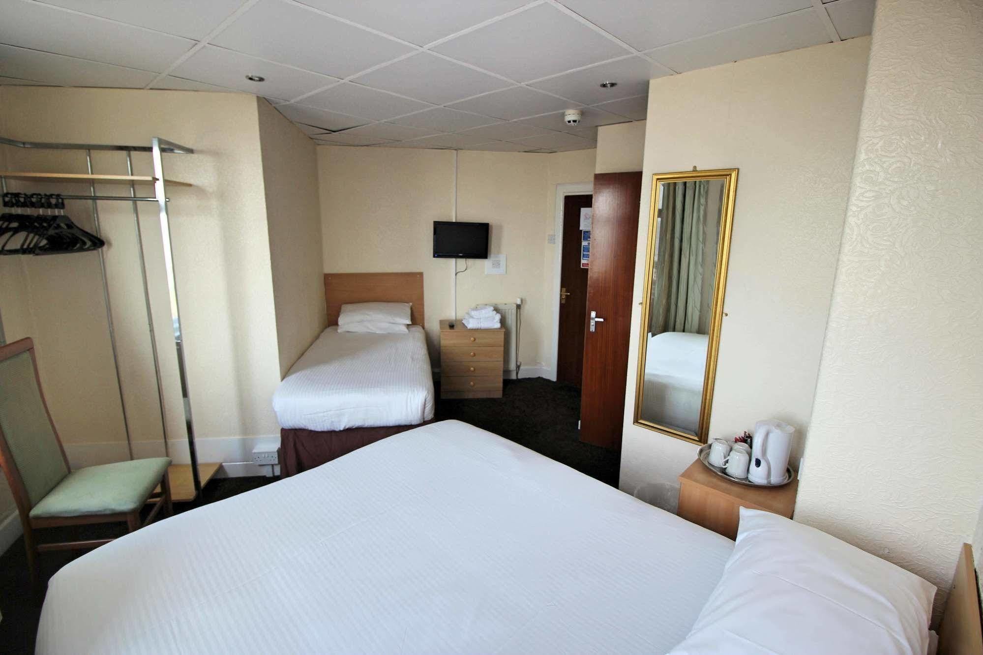 The Colwyn Hotel - Near Pleasure Beach Blackpool Exteriör bild