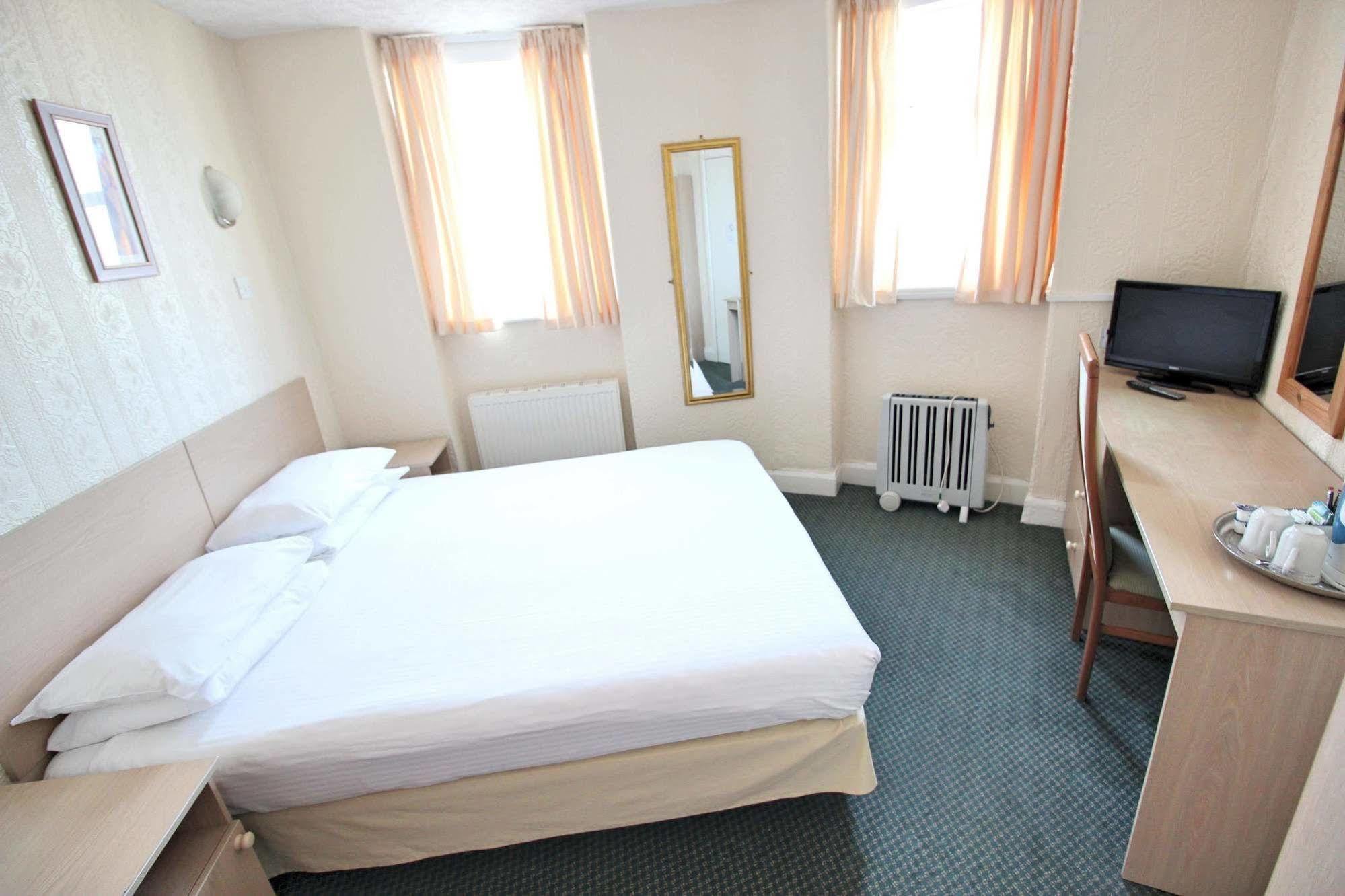 The Colwyn Hotel - Near Pleasure Beach Blackpool Exteriör bild